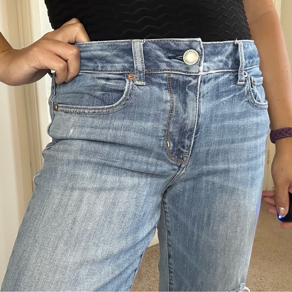 American Eagle Light Blue Straight Leg Distressed Jeans Size 10 - Picture 4 of 15
